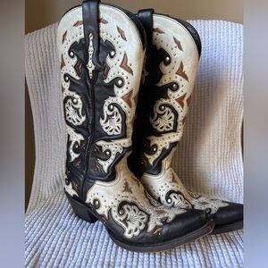 Lucchese Women’s Handmade Western Embroidered Cowboy Boots